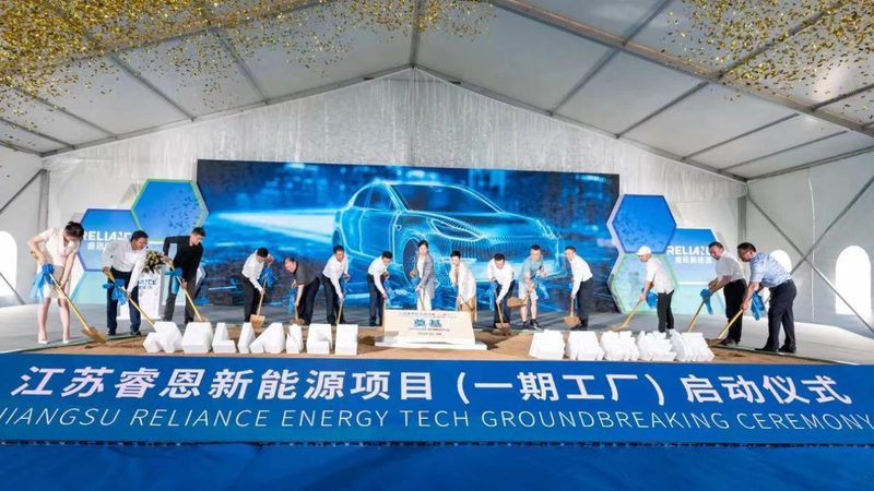 光伏支架前后排间距计算方法揭秘：确保安全高效的关键